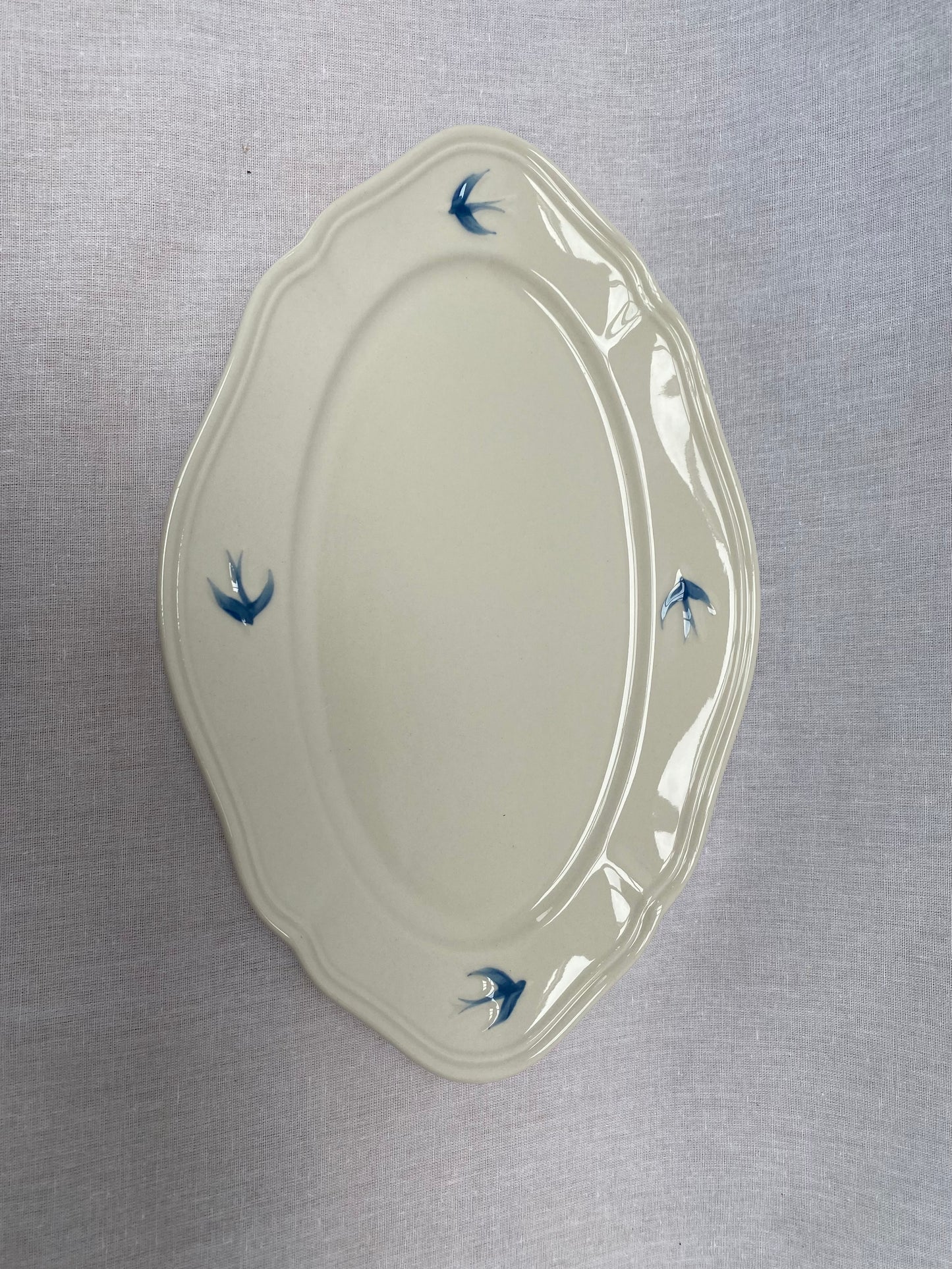 Swallow serving plate