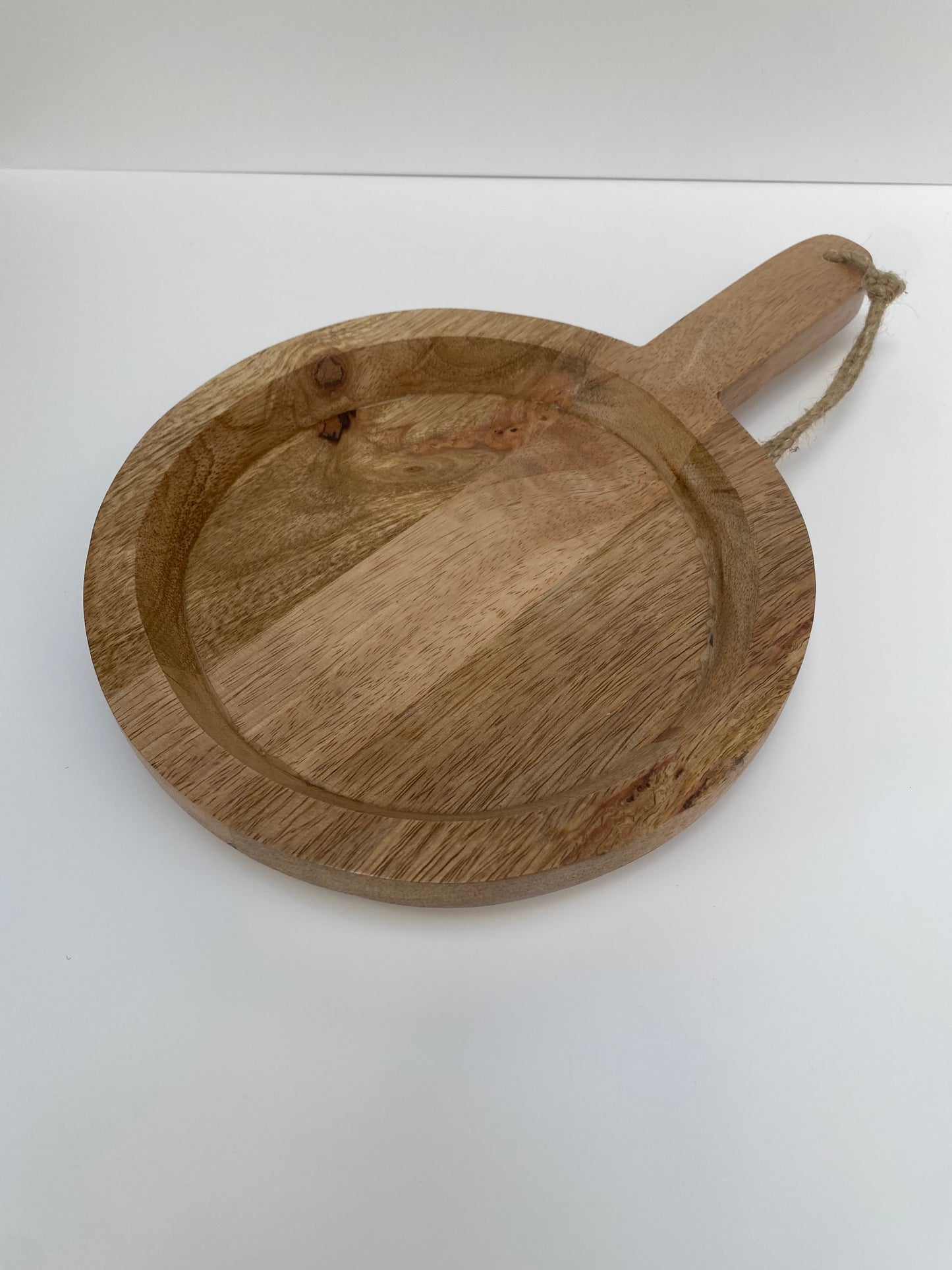 Circular serving board