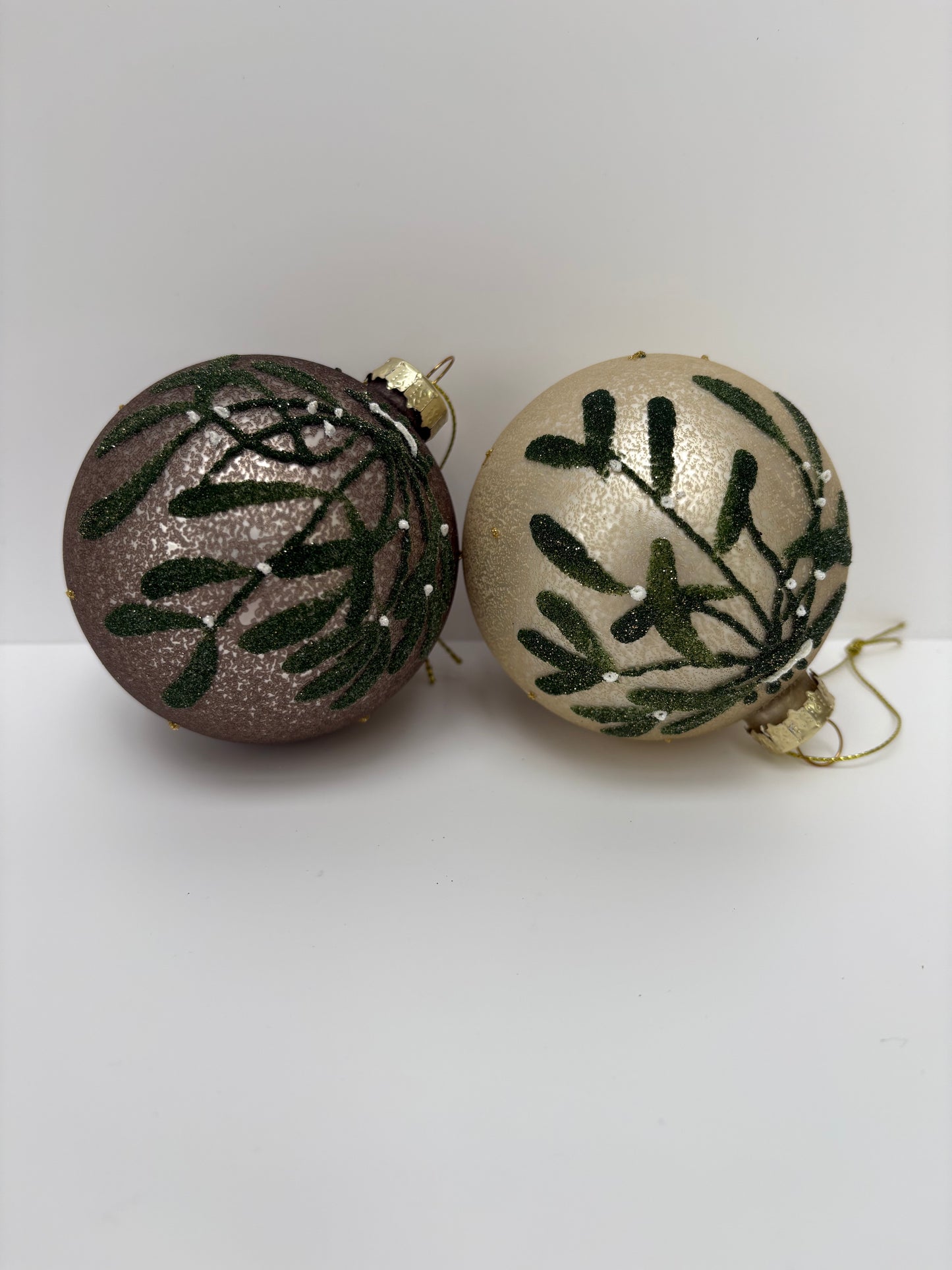Mistletoe Bauble Gold